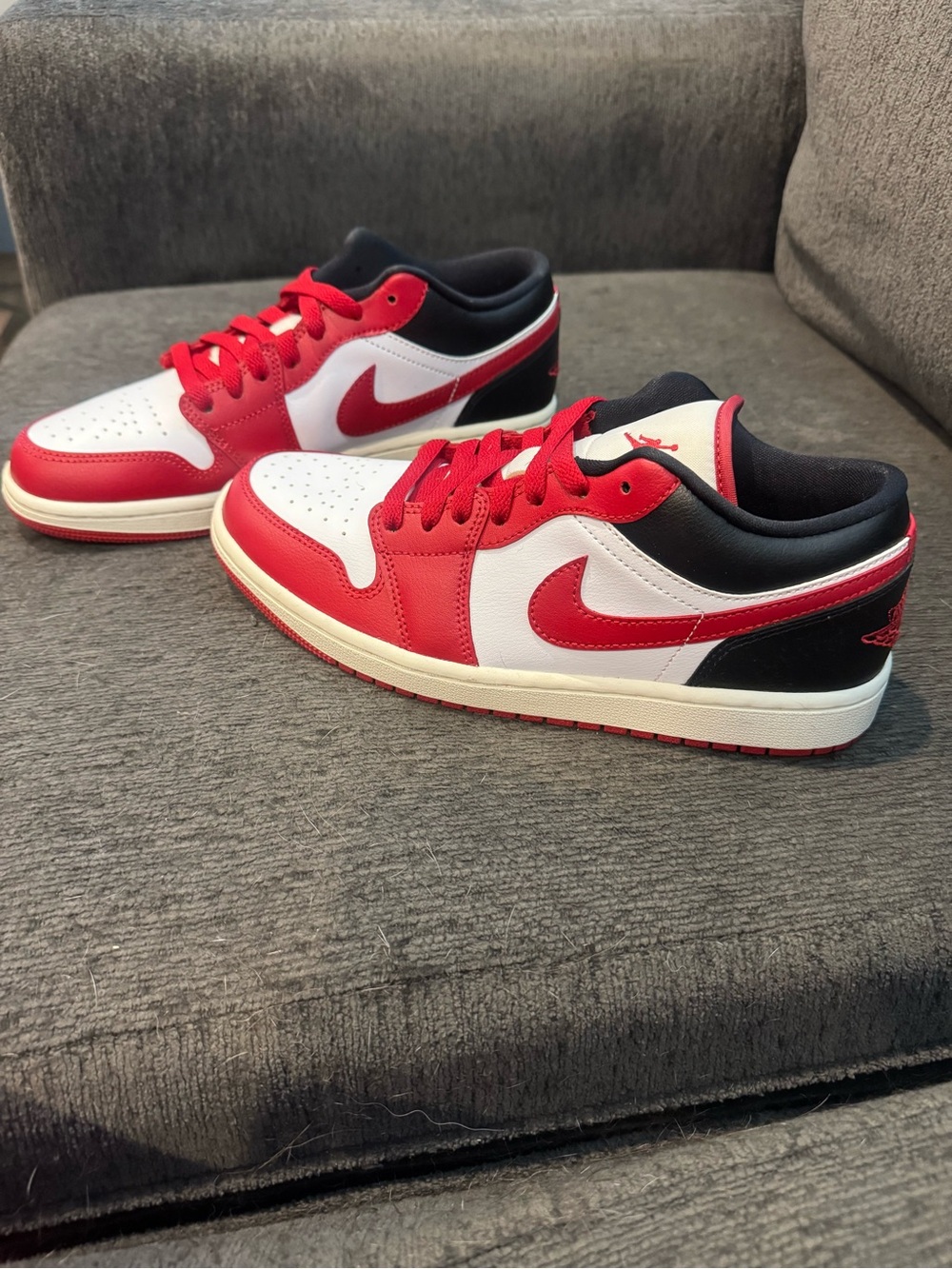Jordan Low Top Sneakers in White, Red & Black